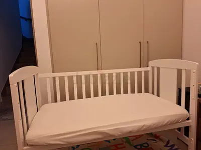 White Wooden Baby Crib / Cot in excellent Condition