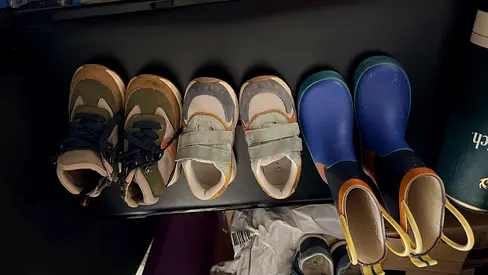 Bundle of baby/toddler shoes - sneakers and rain boots, gently used. Size EU25.5