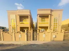 🏡 For sale: Villa in Rawda 1, first occupancy, opposite a park, 5 master bedrooms, majlis, living