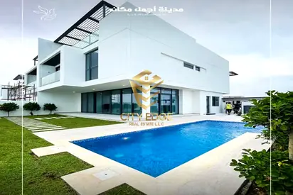 فلل جاهزة للسكن على شاطئ البحر - 5 غرف نوم + غرفه