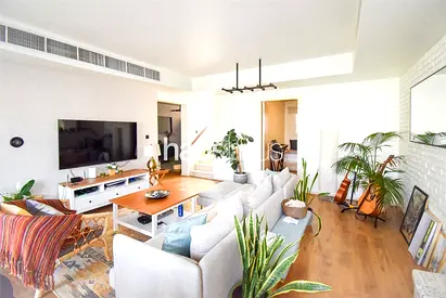 Exclusive Renovated 3M | Close to Community Centre