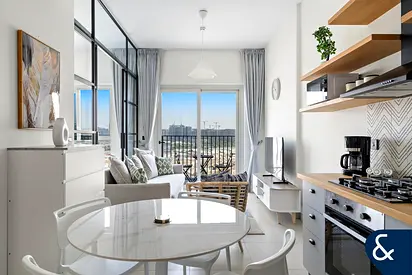 Bright Open Plan Living | Furnished | Vacant