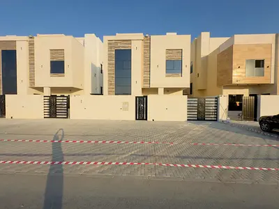 للبيع في الحليو 1  طابقين وروف  7 غرف نوم ماستر  مجلس  صاله  غرفه خادمه