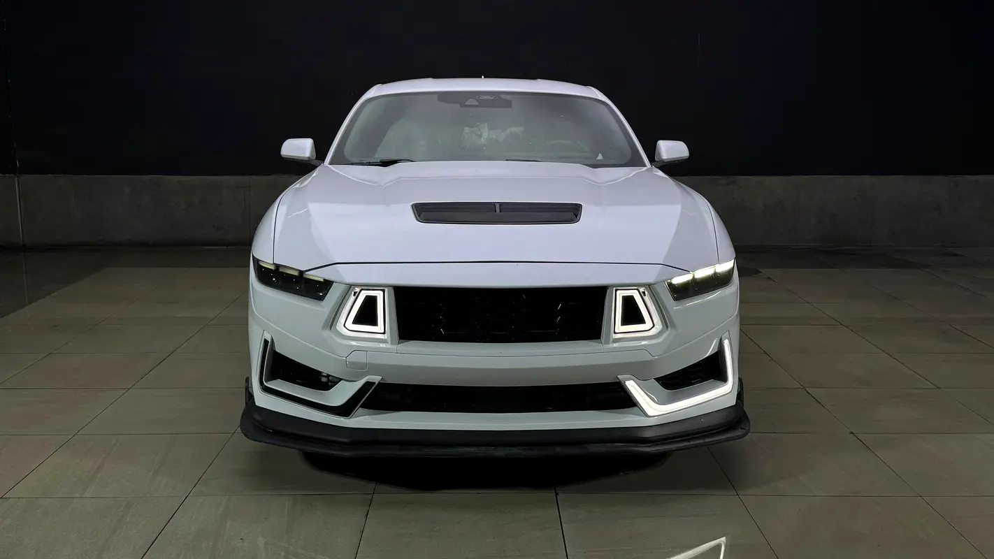 Ford Mustang 2024 — photo 1 of 19