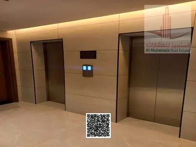 Opportunity for investors directly from the owner: A new residential/commercial building with a land area of ​​6,000 sq ft. The building is less than