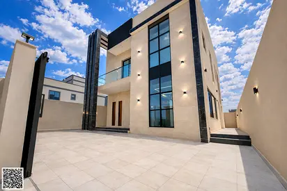 فرصة العمر لامتلاك فيلا أحلامك! شاملة رسوم التسجيل والتمليك ، استمتع بالفخامة والراحة في فيلا مودرن راقية بموقع استراتيجي في منطقة الزاهية، جاهزة للسك