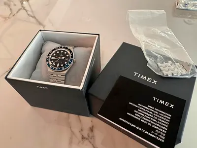 Q Timex GMT batman with Extra Links - Boxed