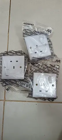 Set of 3 New White UK 3-Pin Wall Sockets (Packaged)