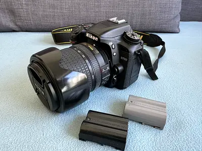 Nikon D7500 DSLR with AF-S 18-140mm Lens + 2 Extra Batteries