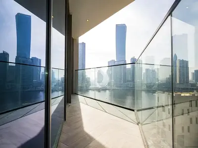 Canal Views | Modern 1BR | Vacant