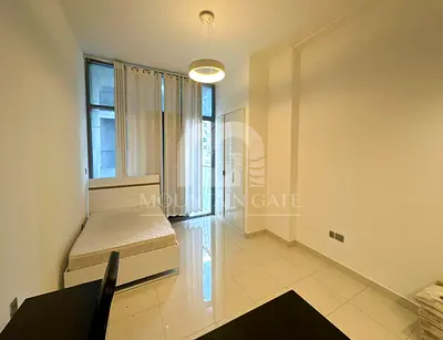 Next to Bus Stop Ready to Move in Fully Furnished