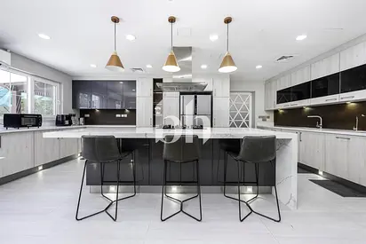Upgraded 5BR Villa | Quiet Street| Maintenance Inc