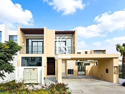 Spacious / Upgraded 4BR Townhouse with Pool