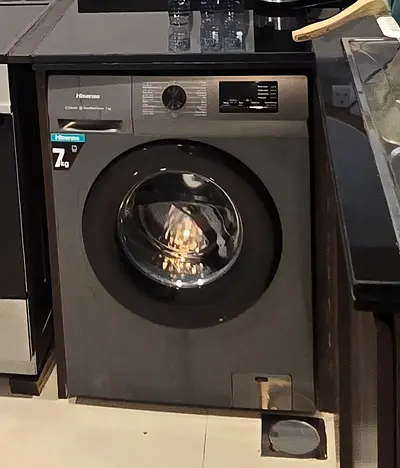 Hisense 7kg Front Load Washing Machine - Black (Good Working Condition)