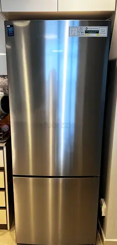 Siemens Stainless Steel Bottom-Freezer Fridge - Great Condition