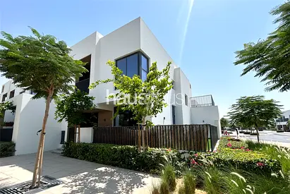 Corner Plot | Close to Facilities | Multiple Chqs