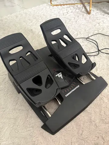 Flight rudder pedals