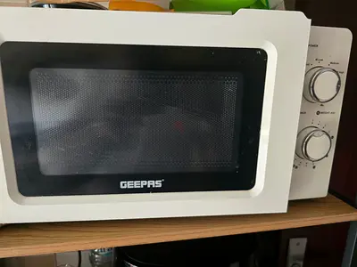 Geepas Compact Microwave Oven - Good Working Condition