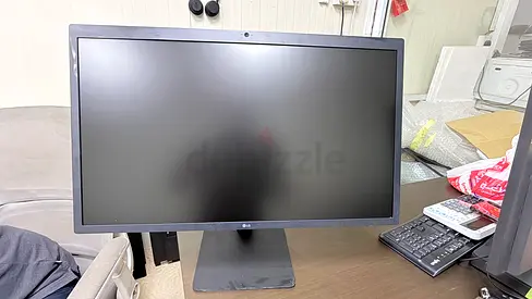 LG 27 Inch UltraFine™ Monitor (5120 x 2880) 5K IPS Display With Built-In Camera macOS Compatibility,