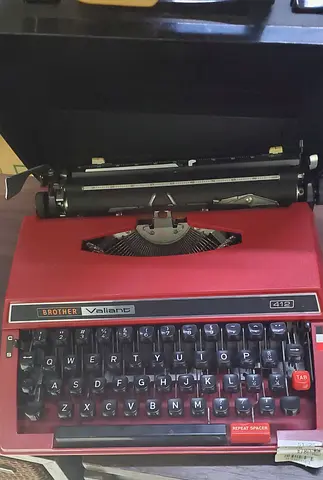 Brother Valiant typewriter 412 with Carrying case Red