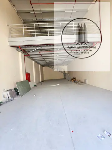 مستودع للايجار بمساحة 3552 قدم في الجرف الصناعيه