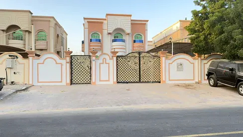 Villa for sale in Rawda 2, land area 5000 sq ft, 5 bedrooms, majlis, living room and maid's room