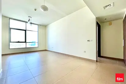 Spacious And Bright Apartment Near The Bus Stop