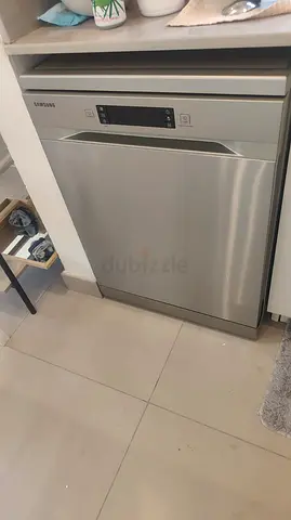 Samsung Stainless Steel Freestanding Dishwasher - Good Condition