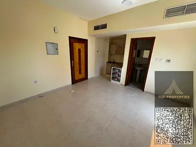 استوديو للإيجار السنوي في النعيمية بعجمان استوديو بمساحة مناسبة تشطيب نظيف مطبخ عملي حمام بتشطيب جيد
