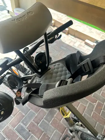 Thule bike seat for 6-15kg children. Sits on handlebars, front facing