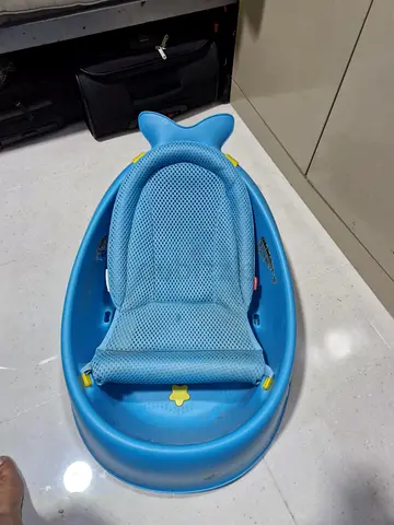 Baby Bath Tub with Mesh Reclining Seat (Blue) - Good Condition