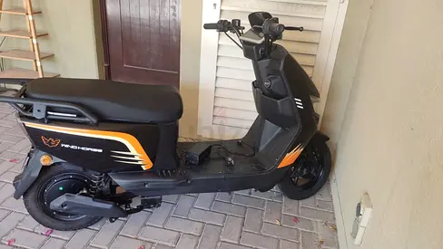 Electric Commuter Scooter — Well Maintained, Ready to Ride