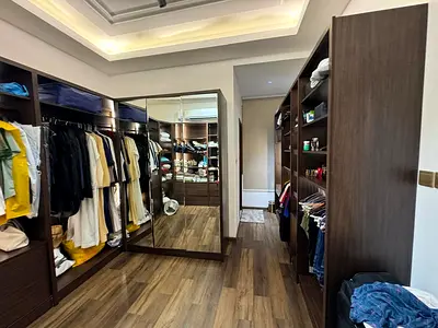 ✨ فيلا فاخرة للبيع بالياسمين 3 طوابق | 5 غرف نظام فندقي + كاميرات + بوابة إلكترونية | 1,600,000 / 1,700,000 بالفرش