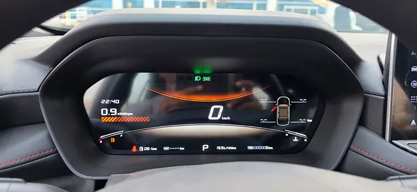 MG 5 Standard 2025 GCC Specs