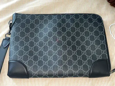 Mens Gucci GG Supreme Canvas Zip Pouch/Clutch - Dark Monogram