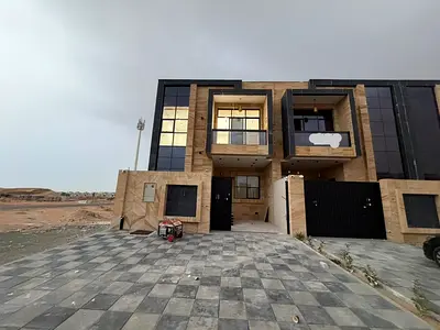 لايجار تاون هاوس بالحليو 2 خمس غرف ومجلس وصاله مع مطبخ وغرفة خادمه اول ساكن