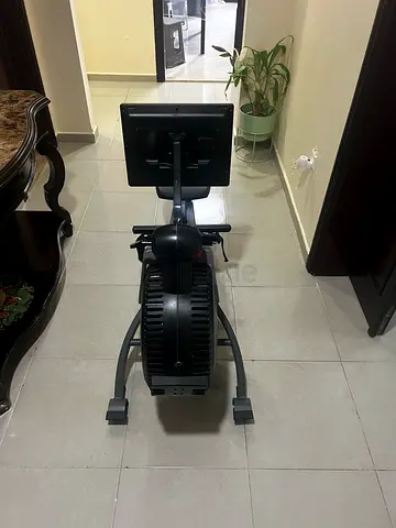 Compact Magnetic Rowing Machine Great Condition, barely used,it has a screen but the charger is lost