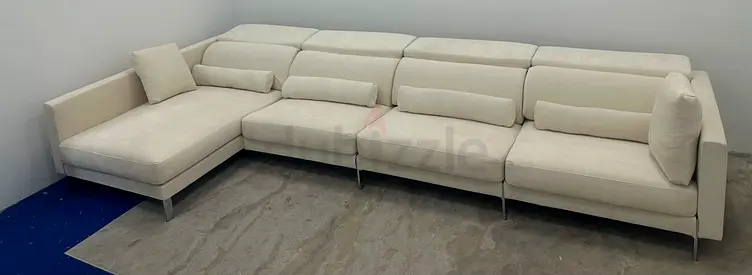 Almost brand new Italy lshape sofa