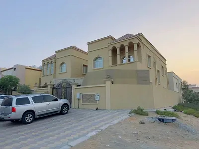 للبيع  في المويهات 2 ثالث قطعه من شارع الشيخ عمار فيلا كورنر  5 غرف  مجلس  صاله  غرفه خادمه