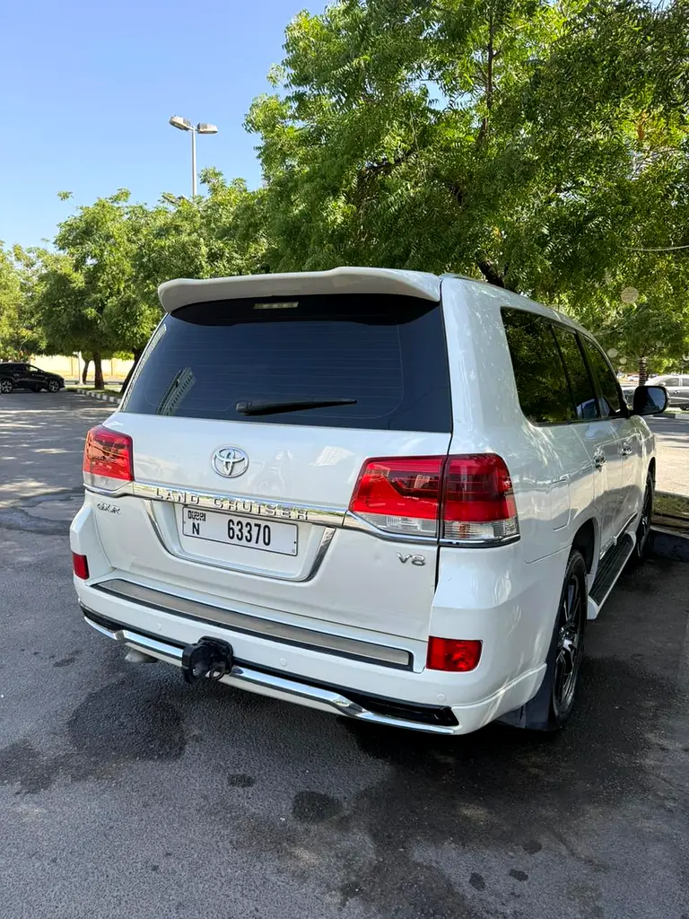 Toyota Land Cruiser 2016 — photo 1 of 4