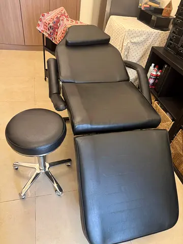 Black Adjustable Salon/Facial Bed with Rolling Stool - Excellent Condition