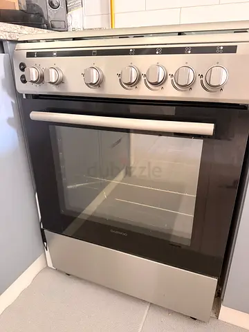 Daewood freestanding 4 burner gas stove and oven - good working condition