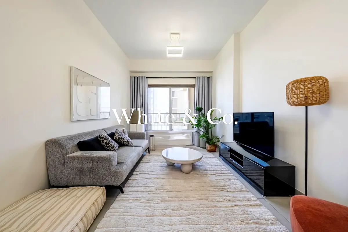 LARGE LAYOUT | FURNISHED UNIT | VACANT NOW