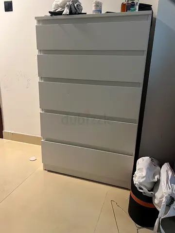 White 6-Drawer Tall Dresser / Chest in Good Condition