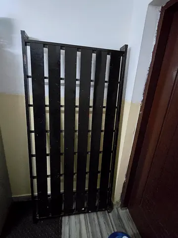 Metal single bed