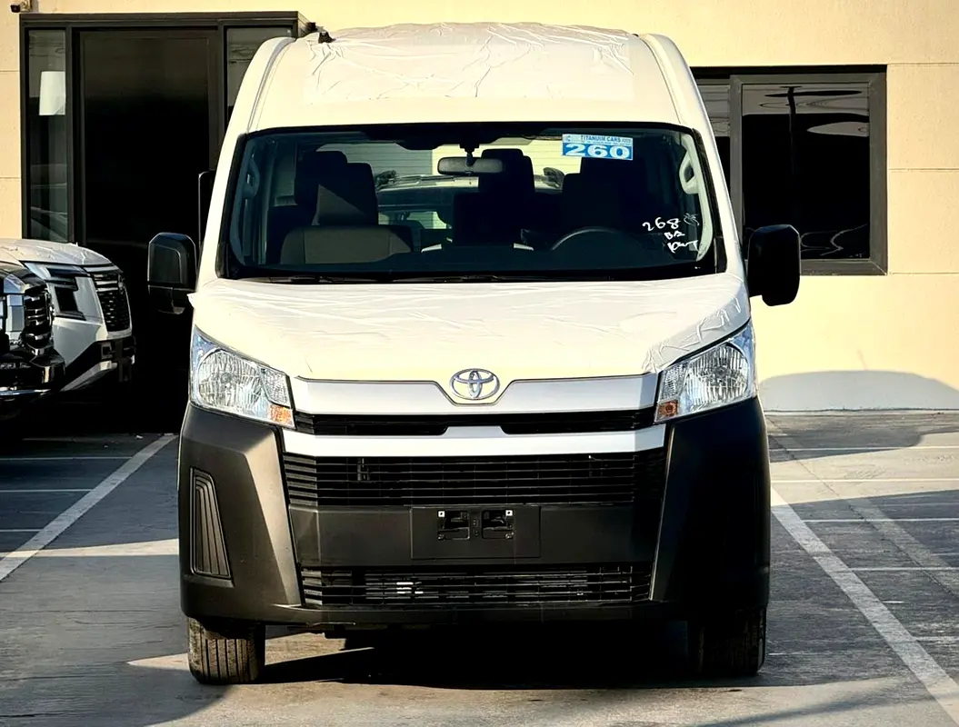 Toyota Hiace 2026 — photo 1 of 18