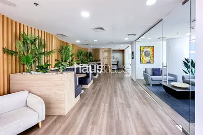 Furnished | 3 Parking Spaces | High-End Fitout