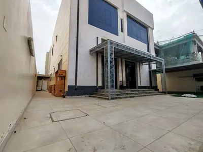 🏡 للايجار فيلا في الزاهية – عجمان 4 غرف نوم ماستر + صالة + مجلس + مطبخ فاخر + غرفة خادمة، جاهزة للسكن فورا.