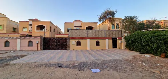 Villa for sale in Al Muwaihat 1, on a commercial street near Sheikh Ammar. Includes water, electricity, and air conditioning.