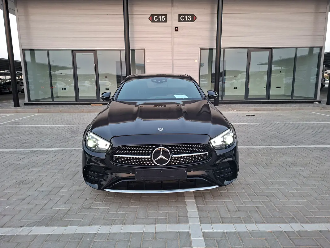 Mercedes-Benz E-Class 2022 — photo 1 of 1
